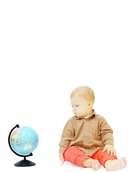 Baby with the geographical globe isolated on a white background — Stock Photo, Image