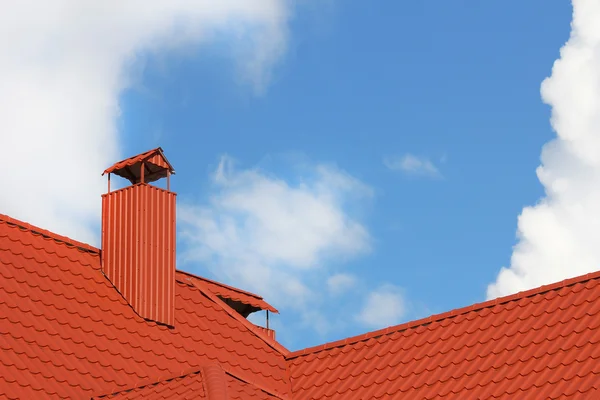 Sky and the roof of the house — Stock Photo, Image