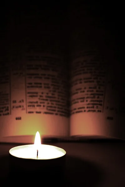 Candle to the Bible — Stock Photo, Image