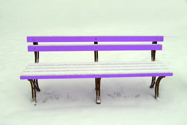 雪中的长椅 — 图库照片
