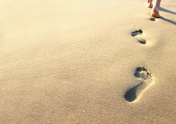 Lopen op het zand — Stockfoto