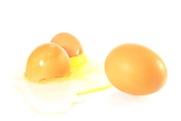 Eieren op een witte achtergrond — Stockfoto