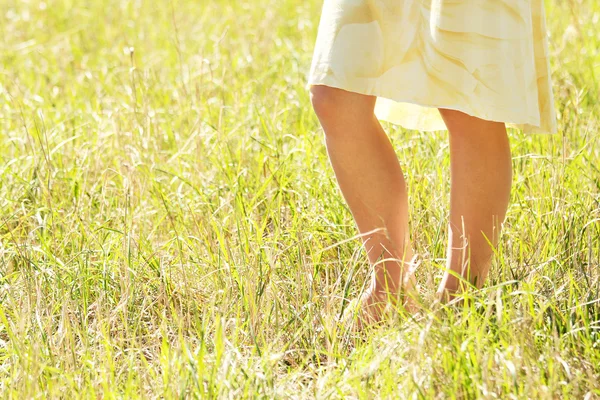 Legs of young girl on nature — Stock Photo, Image