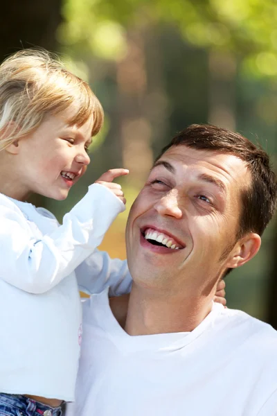 Beautiful little girl play with dad in nature — Stock Photo, Image