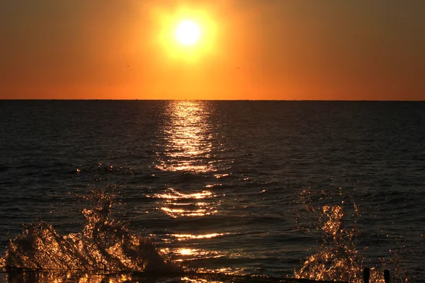 Sonnenaufgang auf dem Meer — Stockfoto