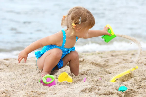 Niña en el mar — Foto de Stock