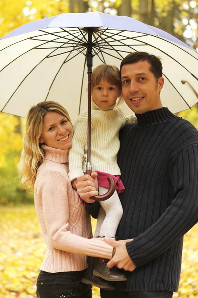 Young family in nature — Stock Photo, Image