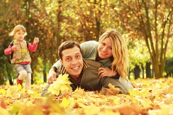 Genç bir aile — Stok fotoğraf