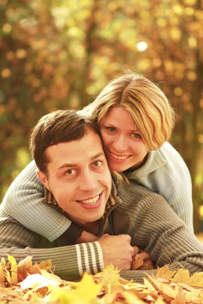 Couple in love outdoors — Stock Photo, Image