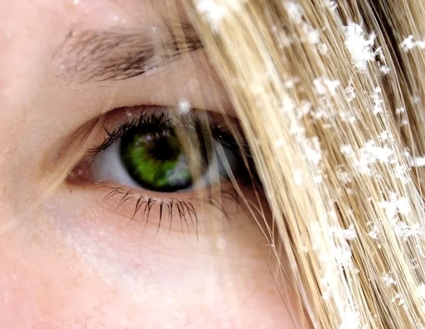 Girl's face under snow outdoors. Close up portrait — Stock Photo, Image