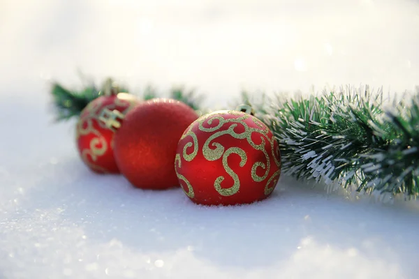 Brinquedos na neve — Fotografia de Stock