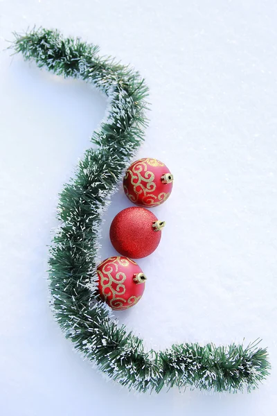 在雪中的玩具 — 图库照片