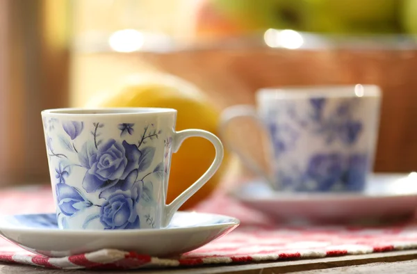 Té y fruta al aire libre en el picnic — Foto de Stock