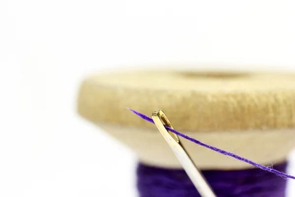 Macro needle and thread — Stock Photo, Image