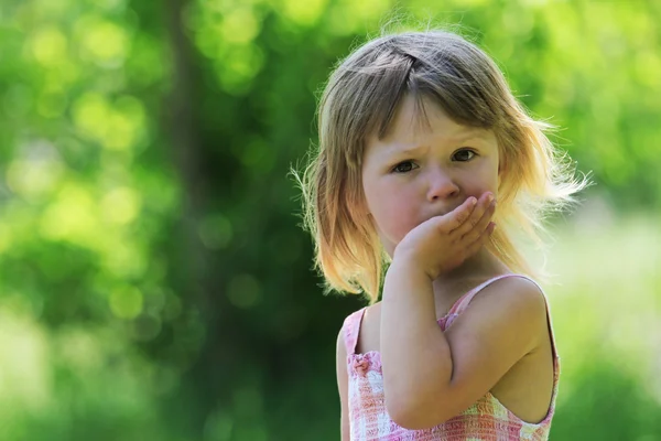 Little girl on nature — Stock Photo, Image