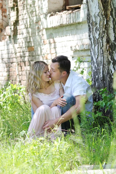 Couple in love outdoors — Stock Photo, Image