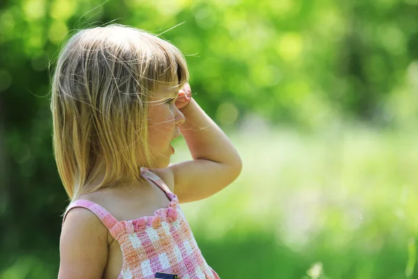 Little girl on nature — Stock Photo, Image