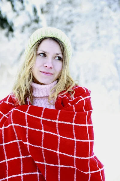 Girl in the park in winter — Stock Photo, Image