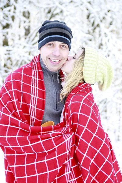 Couple in the park in winter — Stock Photo, Image