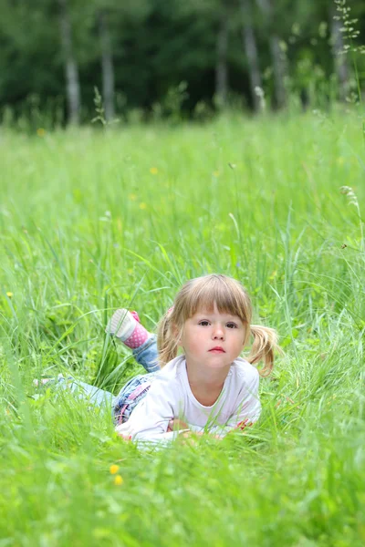 Little girl on nature — Stock Photo, Image