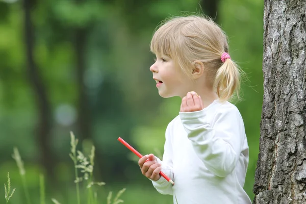 Little girl on nature — Stock Photo, Image