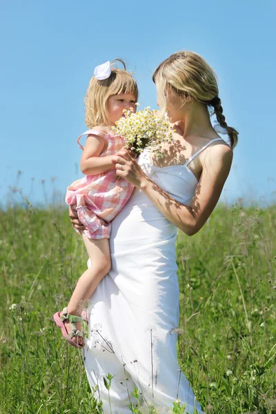 Mother and her little daughter on nature — Stock Photo, Image