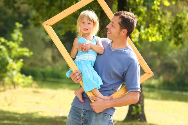 Padre con la figlia nella cornice — Foto Stock