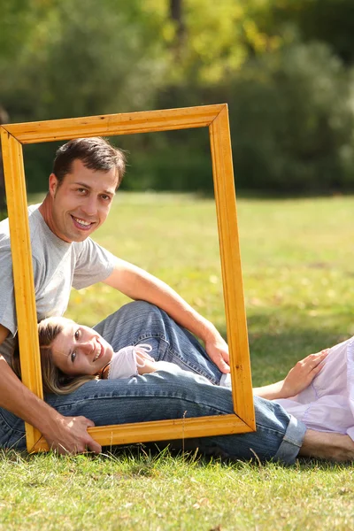 Casal apaixonado no quadro — Fotografia de Stock