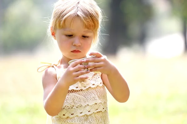 Beautiful young girl on nature with binoculars — Stock Photo, Image