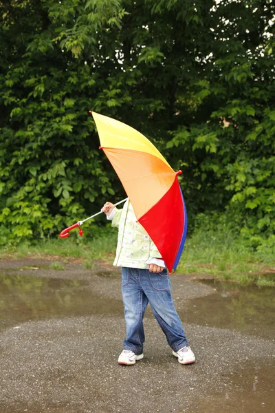 Girl with an umbrella in the rain — Stock Photo, Image