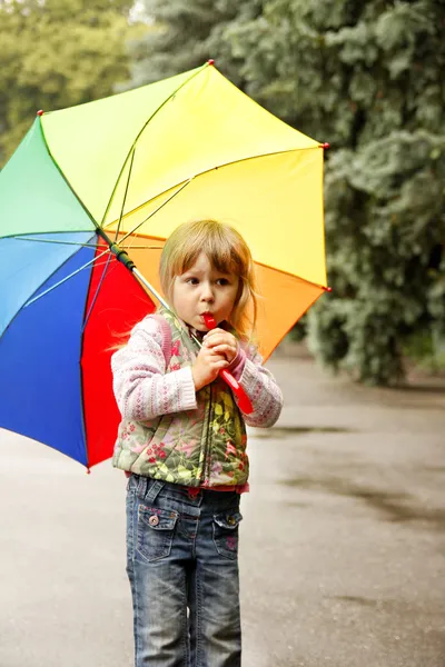 Beautiful little girl with an umbrella — Stock Photo, Image
