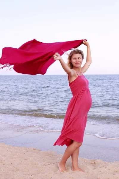 Pregnant woman on the beach — Stock Photo, Image