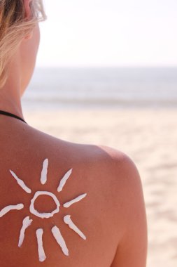 Güneş plaj kadın arka krem