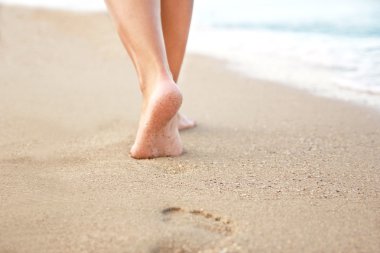 Kumda ayak izleri
