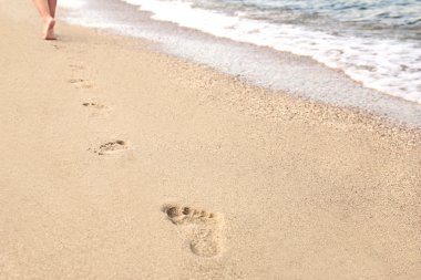 Kumda ayak izleri
