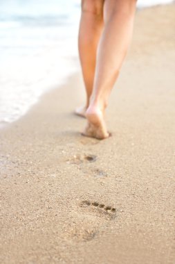 Kumda ayak izleri