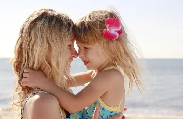 Mama and her little daughter — Stock Photo, Image