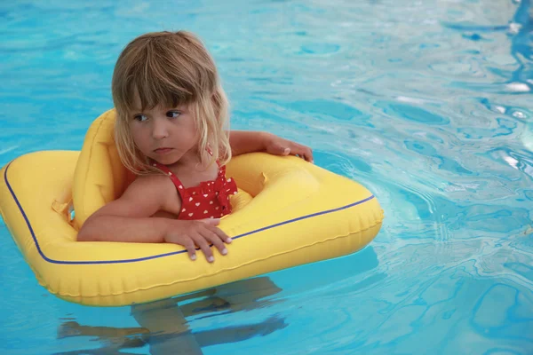 Girl swims in a pool with a circle — Stock Photo, Image