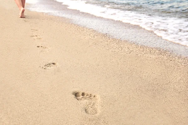 Empreintes de pas dans le sable — Photo