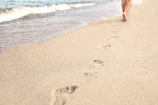 Fußabdrücke im Sand — Stockfoto