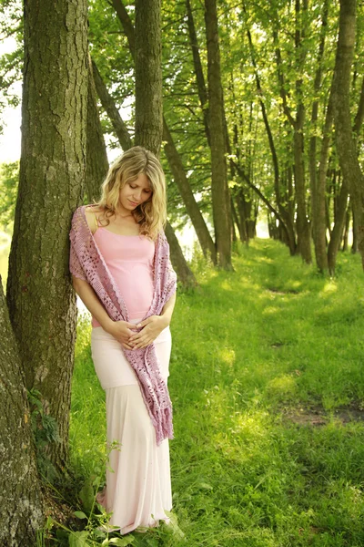 Beautiful young pregnant girl on nature — Stock Photo, Image