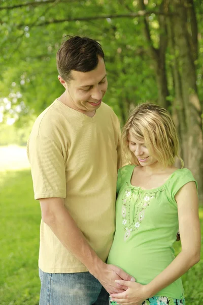 Young pregnant couple on nature — Stock Photo, Image