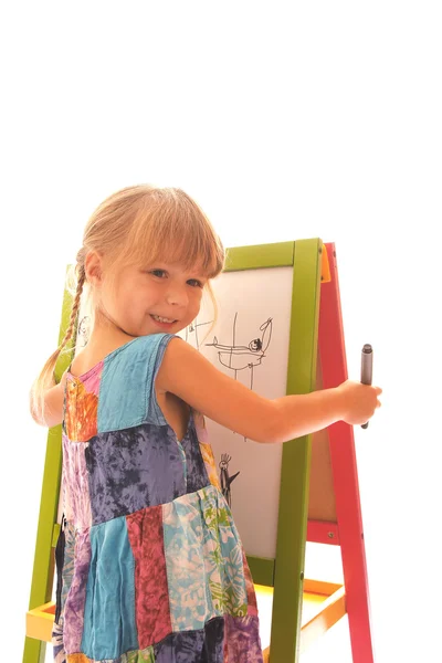 Menina desenha em um fundo branco — Fotografia de Stock