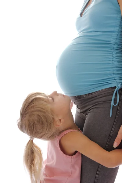 En gravid kvinna med ett barn på en vit bakgrund, — Stockfoto