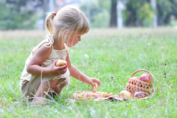 Beautiful little girl with apples — Stock Photo, Image