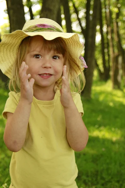 Beautiful little girl in a hat on the nature — Stock Photo, Image