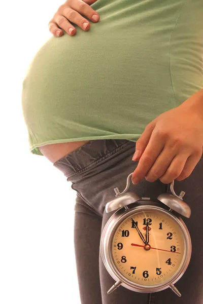 Eine schwangere Frau mit Uhr — Stockfoto