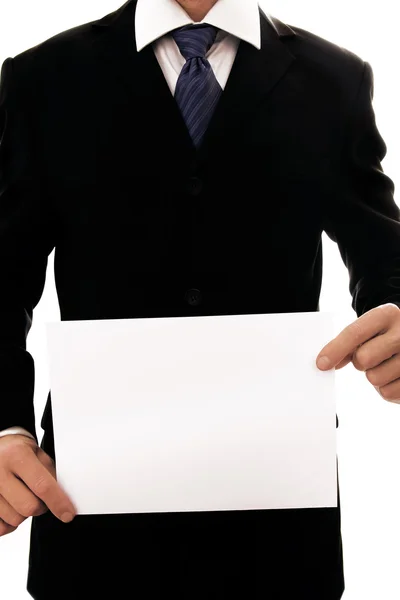 Homme tenant une feuille de papier blanc — Photo