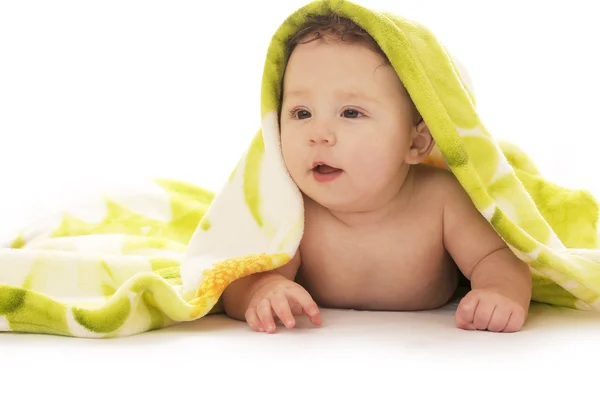 Criança em um fundo branco sob um cobertor — Fotografia de Stock