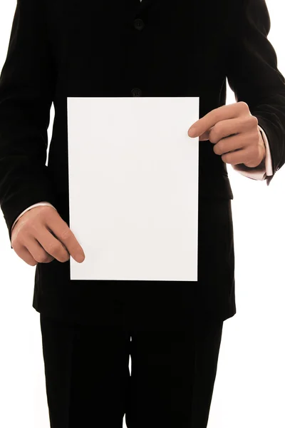 Homem segurando uma folha de papel branco — Fotografia de Stock